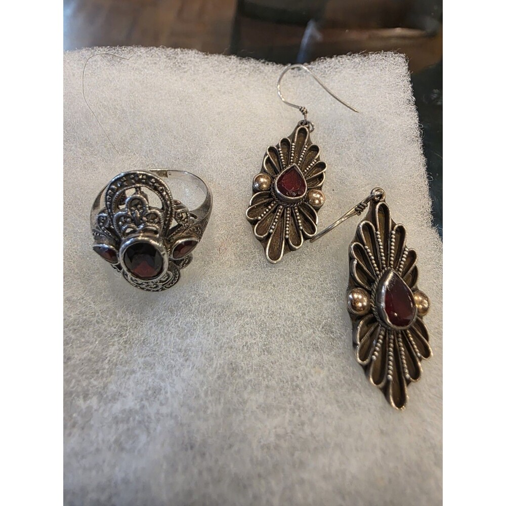 vintage sterling silver and Red Garnet jewelry set Size 9 - 3 Pieces